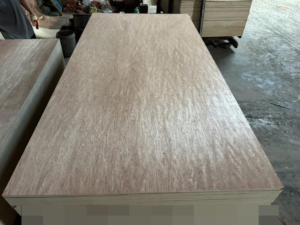 Metric Woods commercial plywoods 5mm 10mm 15mm in Ajah Lagos