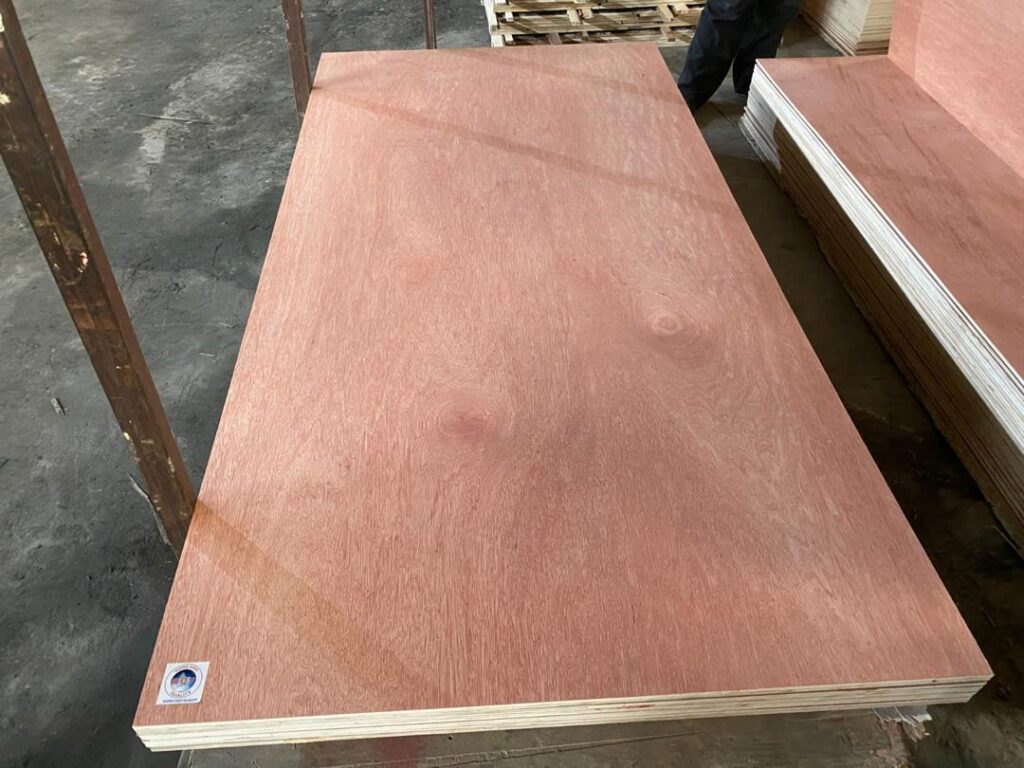 Metric Woods commercial plywoods 5mm 10mm 15mm in Ajah Lagos